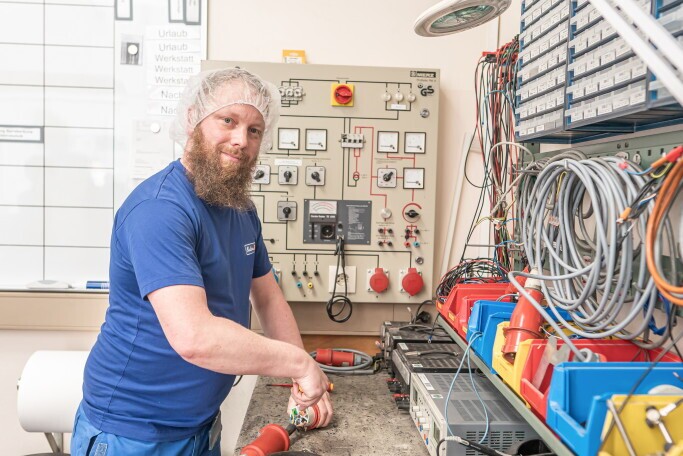 Betriebselektriker / Mechatroniker (m/w/d) als Springer:in am Samstag, 1. Bild